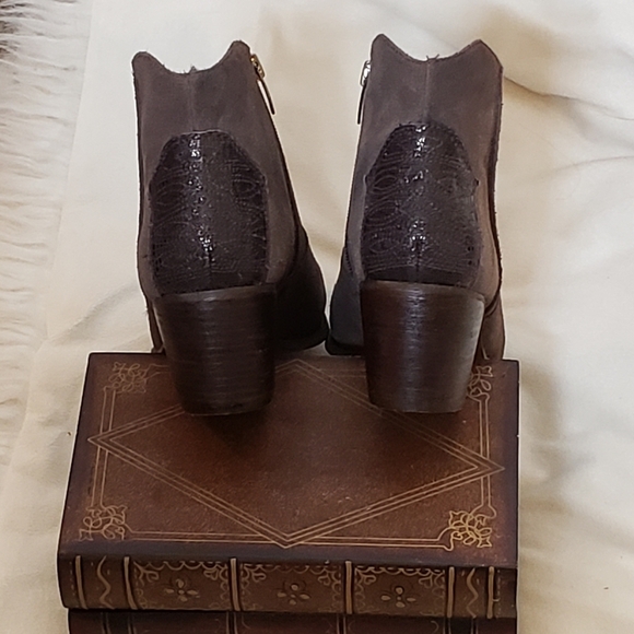 Marc Fisher Brown Stephani Suede Booties Bohemian Ankle Designer Summer Fall - Picture 3 of 16